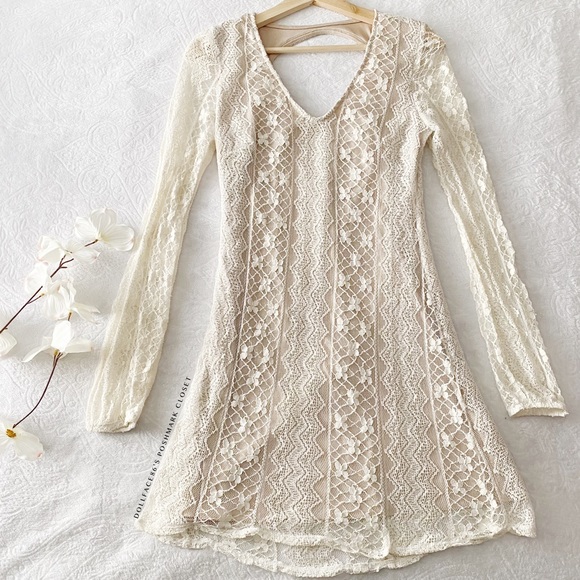 Speechless Dresses & Skirts - Long Sleeve Cream Lave Dress